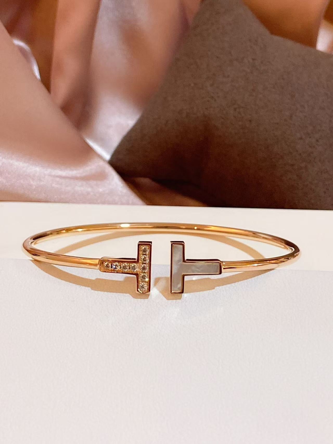 2 color Simple and stylish new bracelet