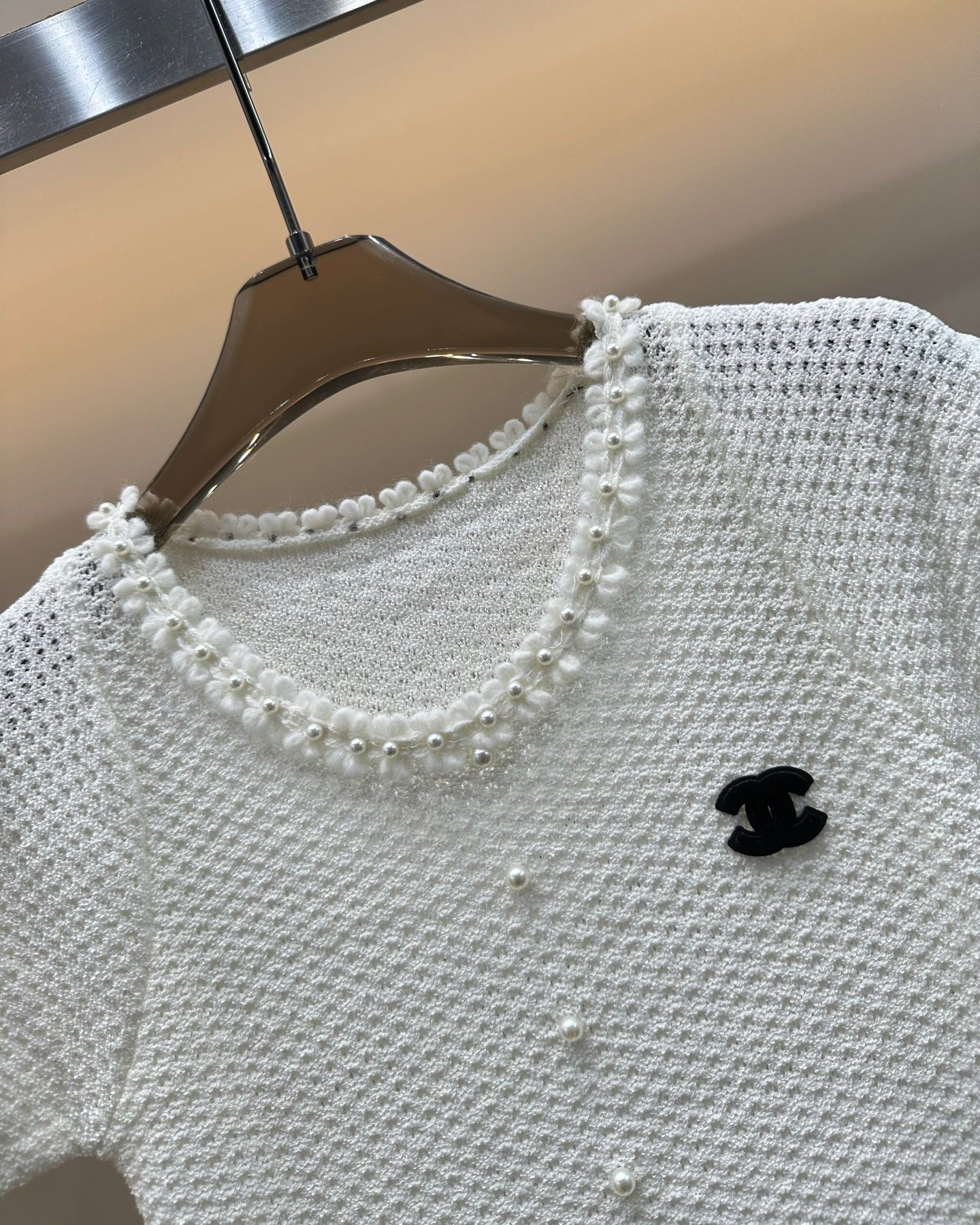 Knitted pearl hollow T-shirt